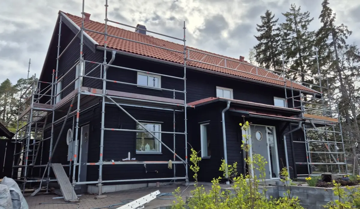 Tak, fasad och terrass — arbete utfört av Vlade & Co